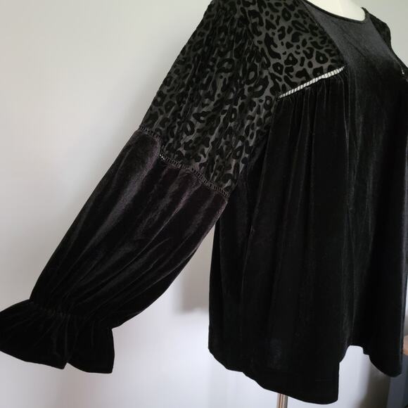 Umgee Black Velvet Peasant Burnout Animal Print Top Sz L NEW Holiday Christmas - Picture 4 of 13